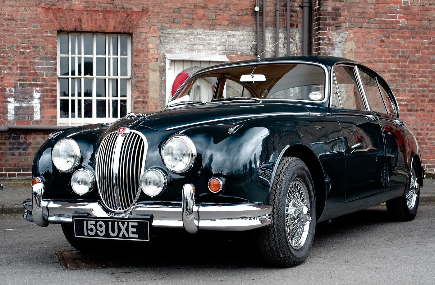 1962 Jaguar Mk2 in Dark green