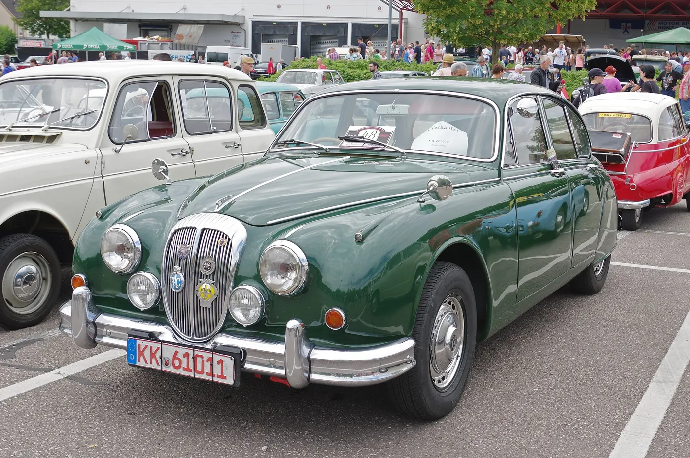 1967 Daimler V8 250 in British racing green