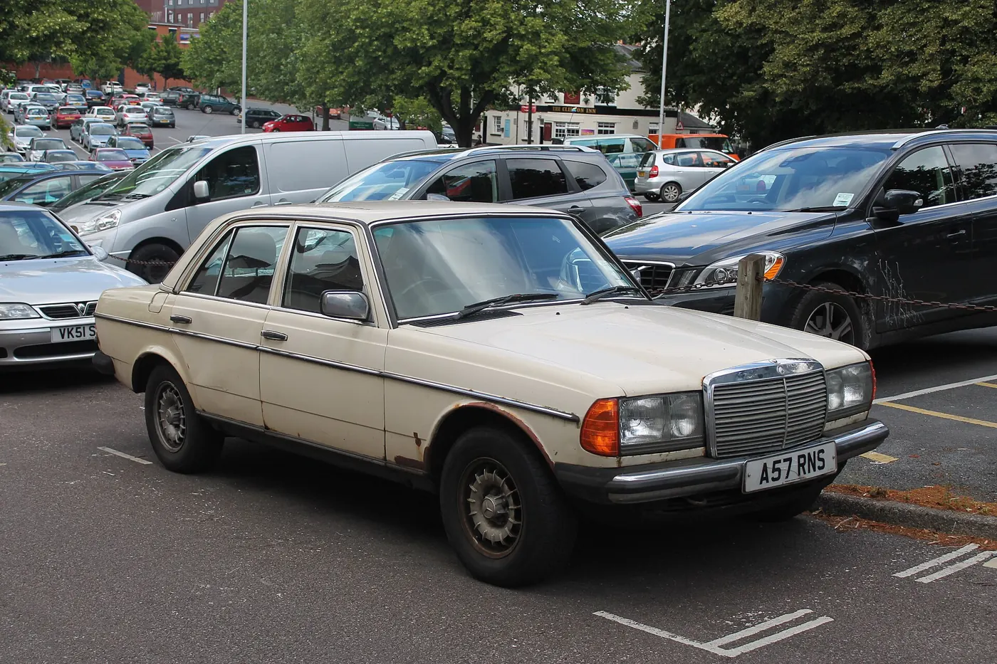1983 Mercedes-Benz 300D in Beige