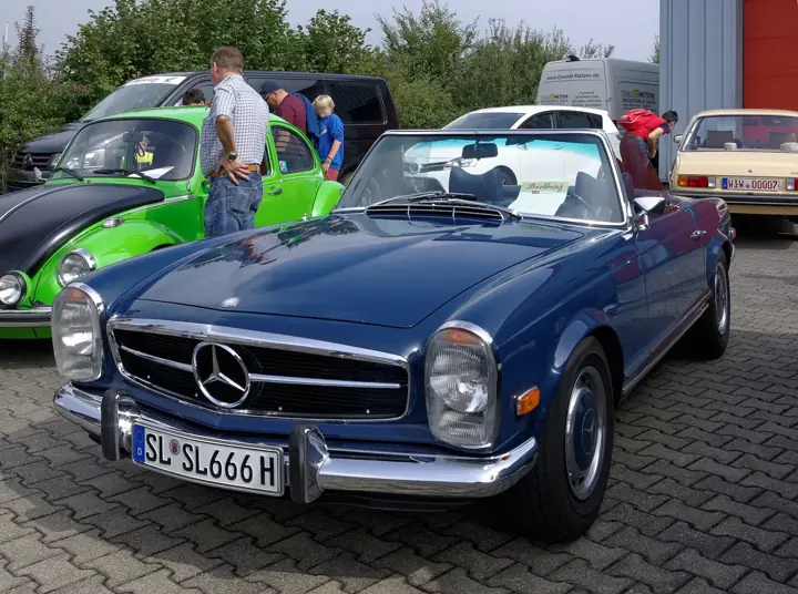 1970 Mercedes-Benz 280 SL in Dark blue