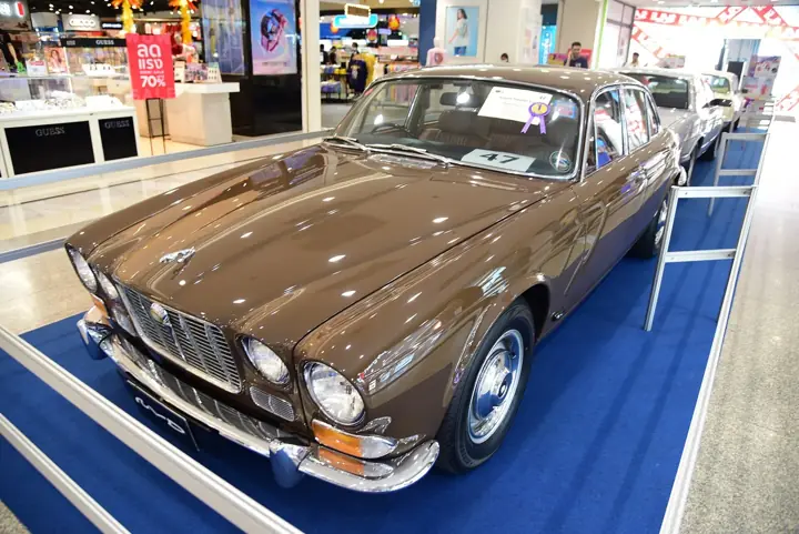 1972 Jaguar XJ6 in Bronze