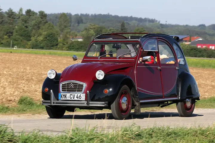 1983 Citroën 2CV in Burgundy and black