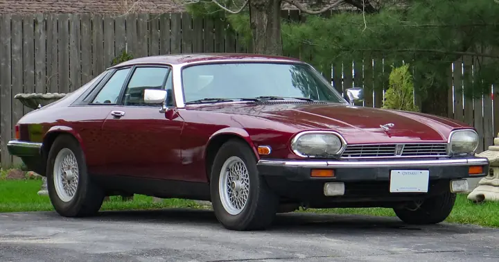 1986 Jaguar XJ-S in Regency red